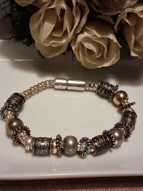 Two-Tone Beaded Bracelet in Gold and Silver
